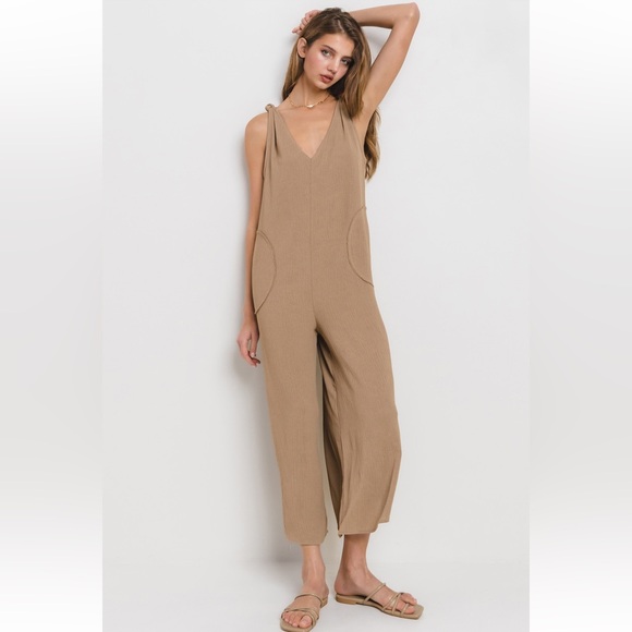 42 Fabulous Solid Sleeveless V-neck Jumpsuit - Picture 2 of 5